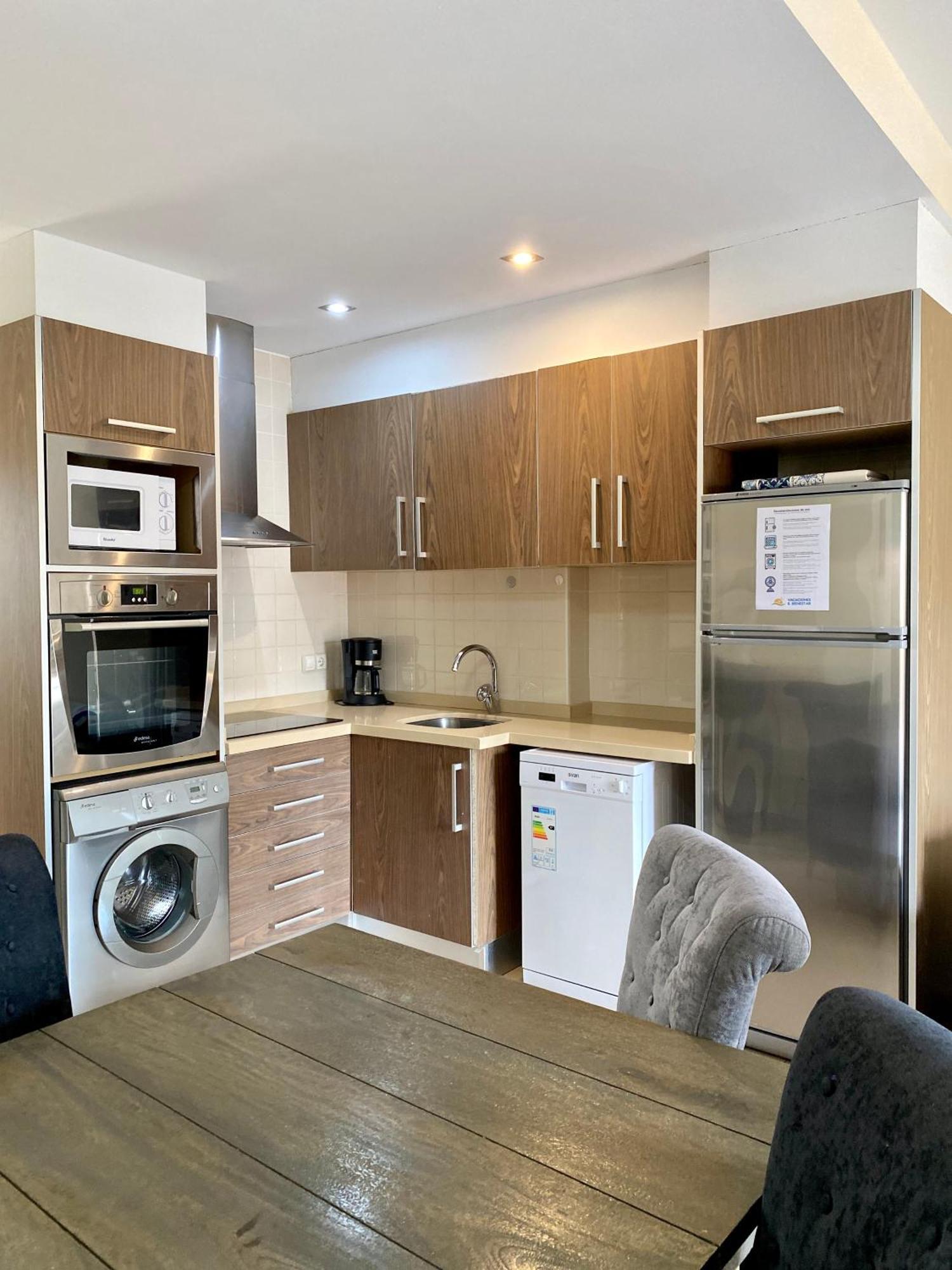 Apartamentos Carlton Vyb Денія Екстер'єр фото