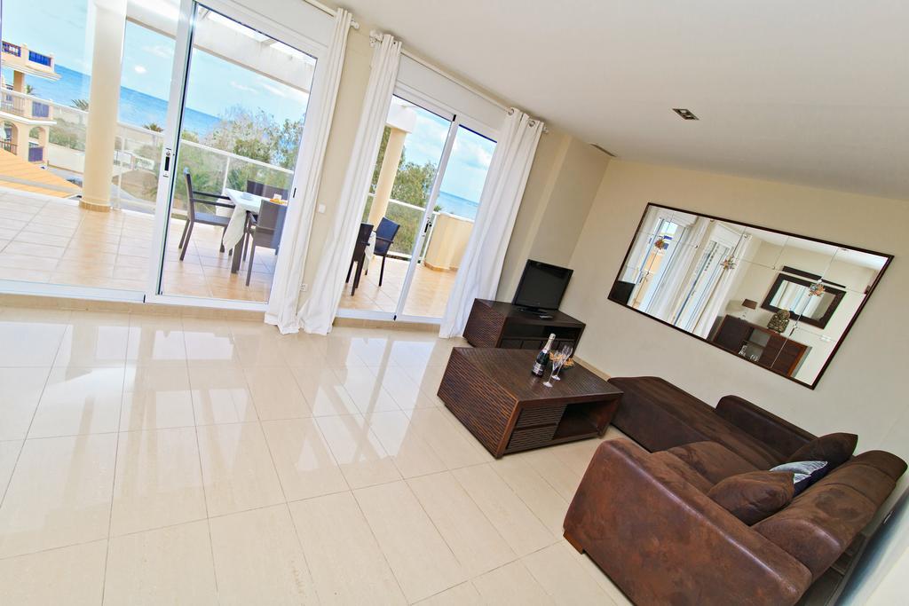 Apartamentos Carlton Vyb Денія Екстер'єр фото